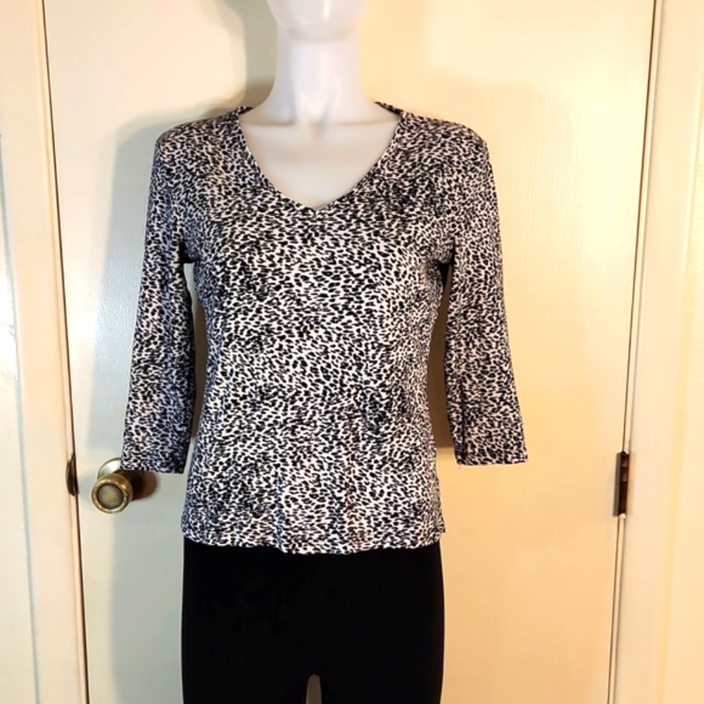 Jones New York Sport Animal Print V-Neck T 3/4 Sleeve, Black/White Size S